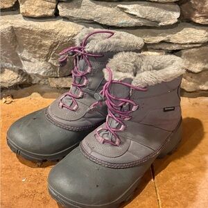 Columbia womens Gray and Purple Snow Boots